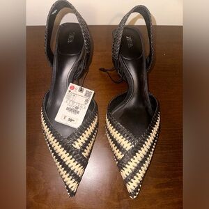 NWT Zara black and beige slingback kitten heels. Size 9